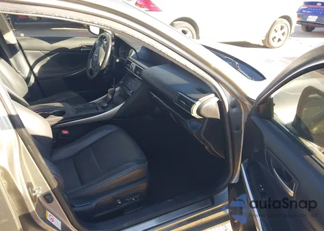 2018 Lexus Is 300 из США, поврежденный, VIN JTHC81D21J5028366